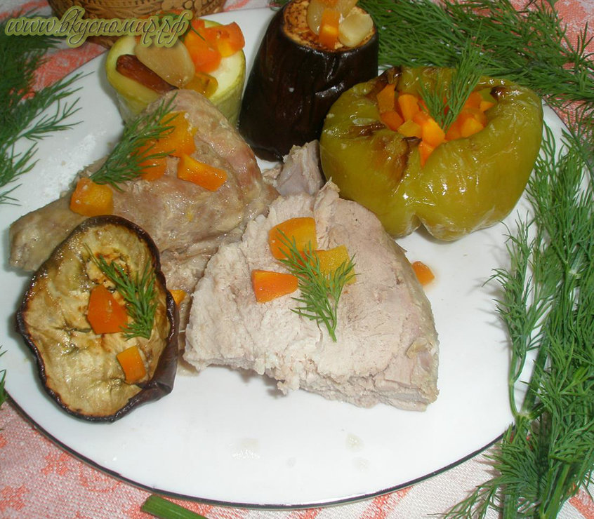 Свинина в горчично-соевом маринаде, запеченная с овощами в рукаве