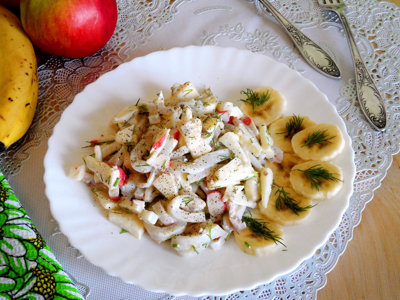 Фруктово-ягодый салат с морепродуктами