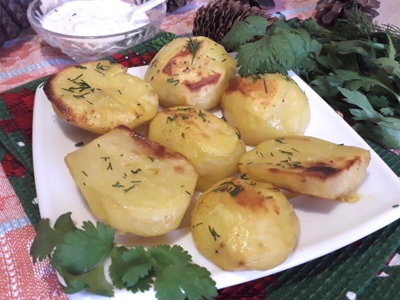 Запеченный картофель с кари и чесноком