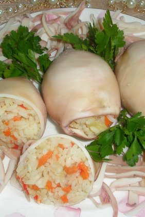 Кальмары фаршированные рисом и овощами