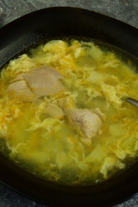 Куриный суп с яйцом