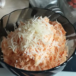 Салат морковь с сыром и чесноком.