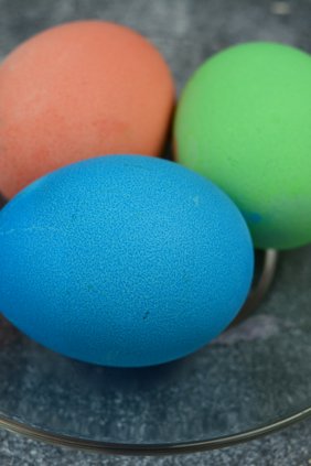 Как красить яйца гелиевыми красителями на Пасху