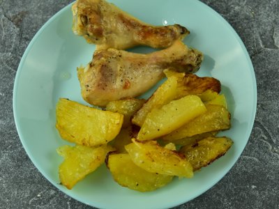 Куриные голени с картошкой в духовке