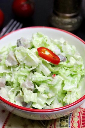 Салат из пекинской капусты с солёной селёдкой