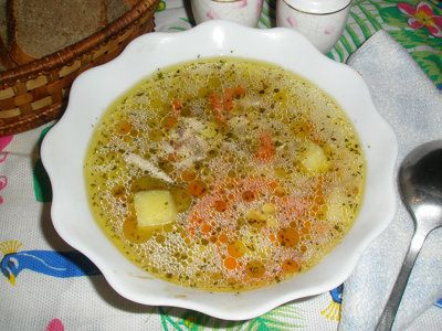 Куриный суп с консервированным горошком
