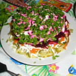 Слоёный салат из овощей с плавленым сыром