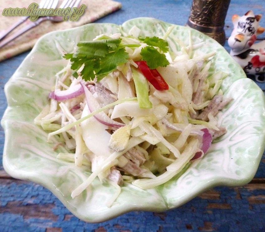 Салат из свежей капусты с вареным мясом