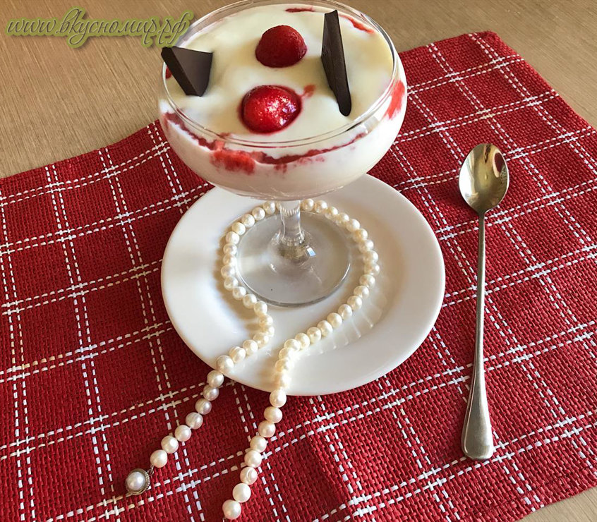 Творожный десерт с клубникой